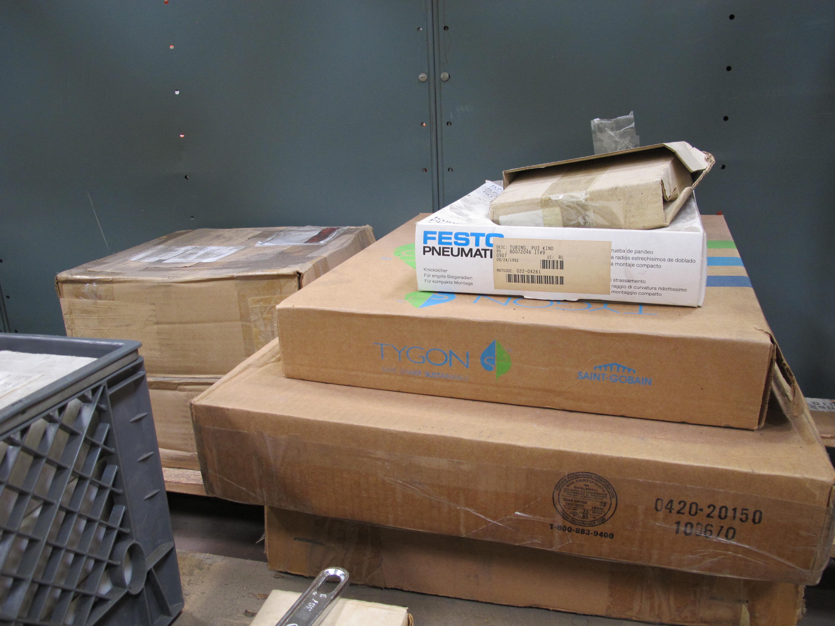 LOT TO INCLUDE: (2) RIDGID TUBING BENDERS, MODE# 397, (3) HILTI ANCHOR BOLTS, 3/4" DIA 7"LEN, (1) TOOL,INSULATION STRIPPER,AERIAL TREE WIRE/SPACER CABLE AND MID-SPAN TYPE KIND,5, 15, 25, 35 KV TREE WIRE AND SPACER CABLE SIZE INSULATION STRIPPER - AERIAL TREE WIRE/SPACER CABLE END AND MID-SPAN STRIPPER ON 5 KV, 15KV, 25KV, 35 KV TREE WIRE AND SPACER CABLE, MISC, TUBING AND COUPLINGS. LOADING & HANDLING FEE $15-4538